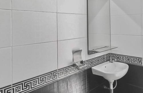 Samarinda Hotel | Tiara Guest House Samarinda RedPartner