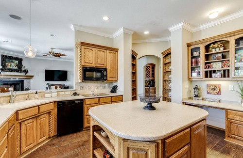 Fort Worth House | Tiara Mansion 8Bdrm 5 Bth 5 acre