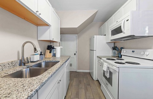 Clintonville House | Tibet Twins Suites For 12!