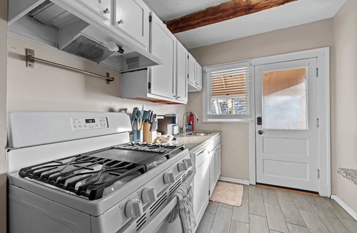 Clintonville House | Tibet Twins Suites For 12!