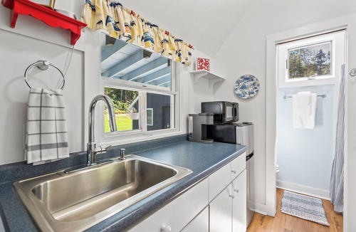 Southport Apartment | Ticket Office: Traveler’s Quaint Coastal Retreat