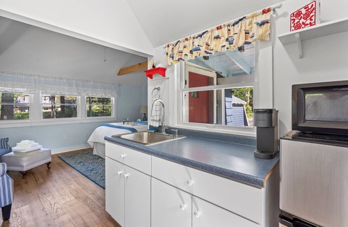 Southport Apartment | Ticket Office: Traveler’s Quaint Coastal Retreat