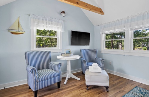 Southport Apartment | Ticket Office: Traveler’s Quaint Coastal Retreat