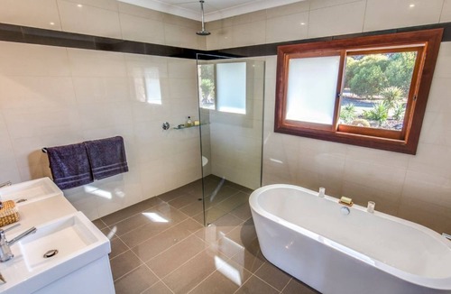 Duncan House | Tickled Pink Holiday House