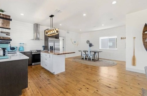 Bella Vista House | Tickled pink home with an ocean view