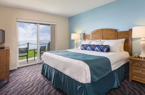 Depoe Bay Resort | Tidal pools and “spouting horns” to explore !
