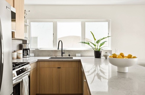 El Porto Condo | Tide House - Unit A | Modern Seaside 1BD w Parking