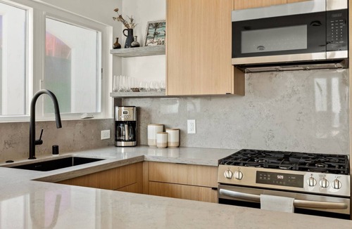 El Porto Condo | Tide House Unit D | Modern Oceanview 1BD w Parking