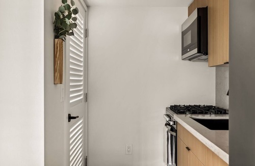 Sand Section Condo | Tide House - Unit E | Seaside Studio w/Parking
