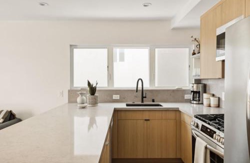 El Porto Apartment | Tide House Unit D Modern Oceanview 1BD w Parking