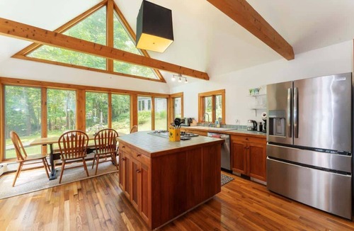 Blue Hill House | Tide's Rest-Oceanfront sleeps 6!