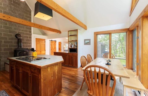 Blue Hill House | Tide's Rest-Oceanfront sleeps 6!