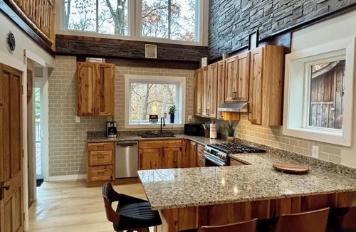 Tidioute Cabin | Tidioute Riverfront Chalet - Pet Friendly