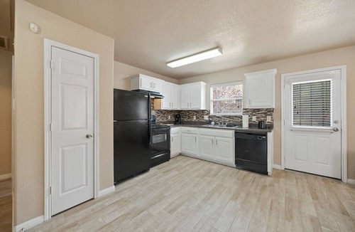 San Antonio House | Tidy 2 Bedroom home Near Lackland AFB, Sea World