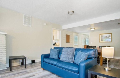 Lakeshore South House | ~Tidy Team Stay Sleeps 8 Near Stadium~
