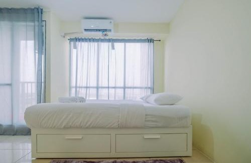Kayu Putih Apartment | Tifolia Studio Apartment with Double Bed near LRT Station By Travelio