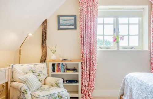 East Dean and Friston Bed & Breakfast | Tiger Inn - Elizabeth