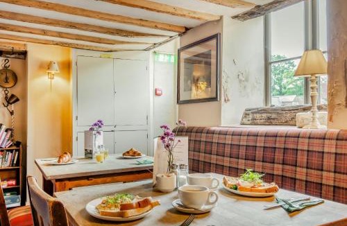 East Dean and Friston Bed & Breakfast | Tiger Inn - Elizabeth