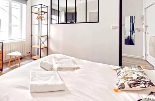 Bellecour - Hotel Dieu Apartment | TIGER ROOM - Studio Gailleton Place Bellecour