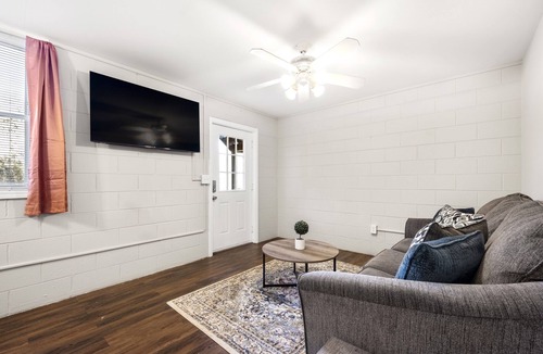 Central Apartment | Tiger's Refuge:Apt C 1br,1ba 10 mins from Clemson University