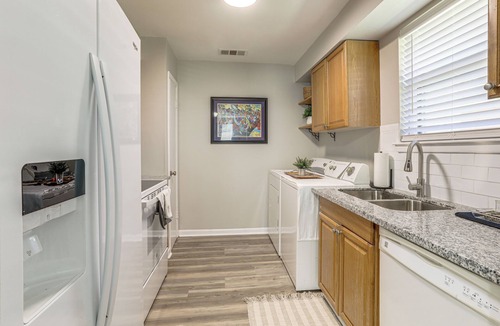 Highlands - Perkins House | Tiger Town Retreat: Spacious Home for Groups!