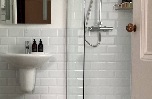 Alyth House | Tigh Na Leigh