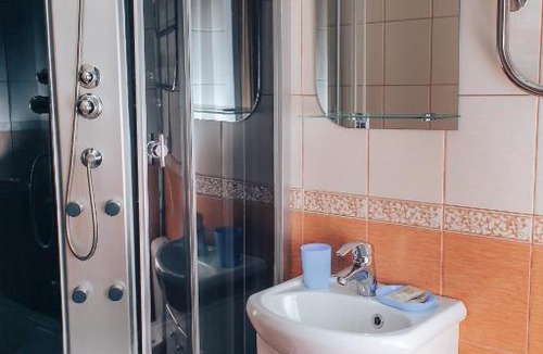 District No. 7 Hotel | Tihiy dvorik