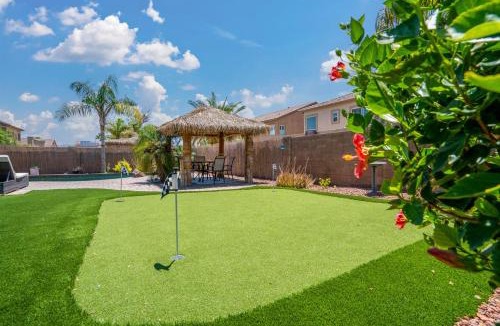 Cottonflower House | Tiki Bar & Heated Pool Relax & Unwind