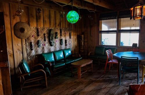 Minden House | Tiki Cabin Yellow Rose Canyon