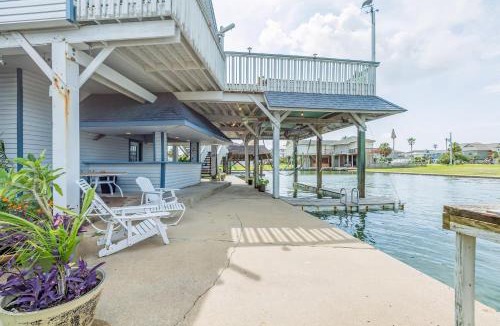 Galveston House | Tiki Hideaway