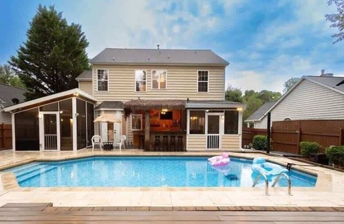 Charlotte House | Tiki Hut: Bar, Kitchenette, Grill, Firepit at Pool