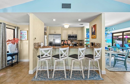 Tropic Palms House | Tiki Hut, Htd Pool, Billiards, Putt-Putt, Canal