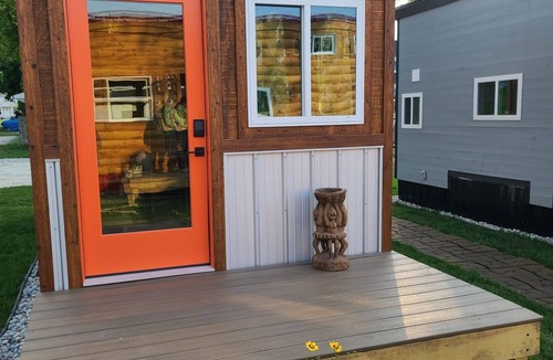 Lakeside Apartment | Tiki Hut - Tiny Digs Lakeshore