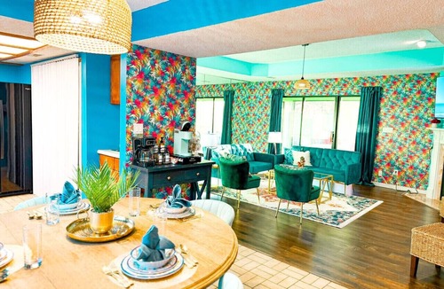 Lake Ozark Condo | Tiki Time-2BD/2BA/Pools/Grill/Patio-Four Seasons