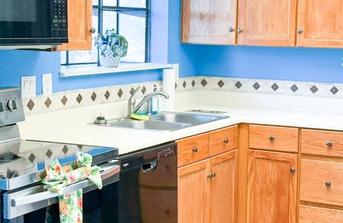 Lake Ozark Condo | Tiki Time-2BD/2BA/Pools/Grill/Patio-Four Seasons