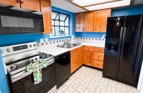 Lake Ozark Condo | Tiki Time-2BD/2BA/Pools/Grill/Patio-Four Seasons