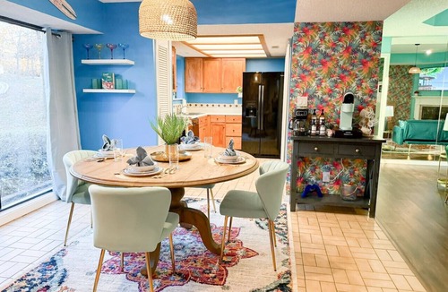 Lake Ozark Condo | Tiki Time-2BD/2BA/Pools/Grill/Patio-Four Seasons