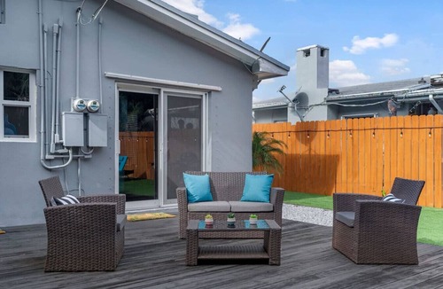 Lake Ridge Apartment | Tilah Stays | 10 min to beach & nightlife