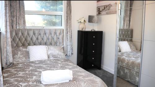 Tilehurst House | Tilehurst Villa