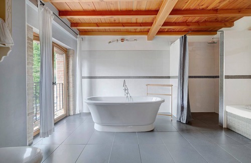 Castelnau-de-Montmiral Bed & Breakfast | Tilleul Guest Room with Shared Terrace and Garden
