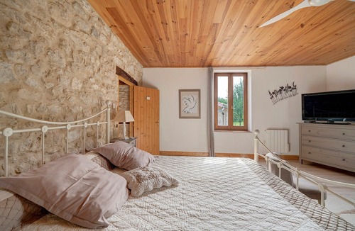 Castelnau-de-Montmiral Bed & Breakfast | Tilleul Guest Room with Shared Terrace and Garden