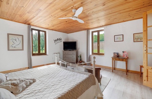 Castelnau-de-Montmiral Bed & Breakfast | Tilleul Guest Room with Shared Terrace and Garden