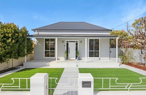 Broken Hill House | Tillys Townhouse