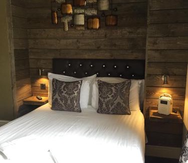 Warwick Town Centre Hotel | Tilted Wig