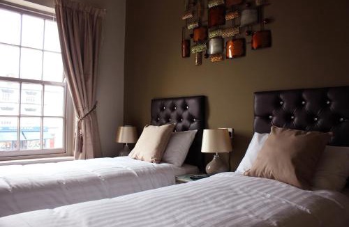 Warwick Town Centre Hotel | Tilted Wig