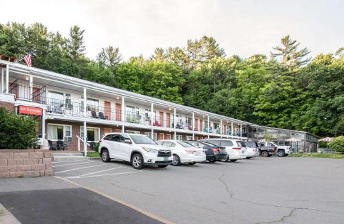 Lochmere Hotel | TiltonLodge Inn & Suites