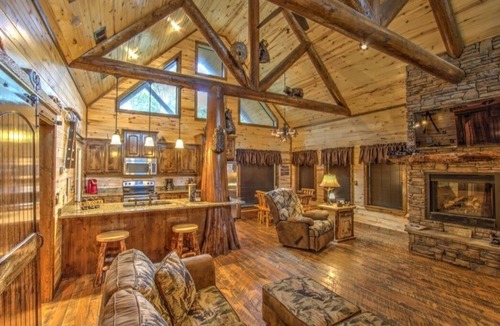 Broken Bow Cabin | Timber Bear Cabin - Your Perfect Getaway, Firepit/Jacuzzi/WiFi/Much More!