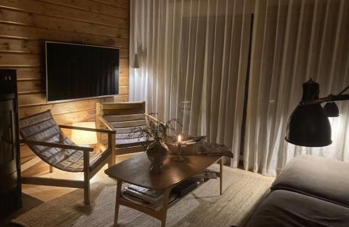 Hoensinge House | Timber Cabin With Guest House Near Dragsholm