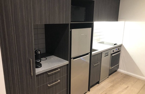 Geelong Apartment | Timber Door Luxury Accommodation Geelong