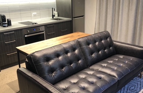 Geelong Apartment | Timber Door Luxury Accommodation Geelong